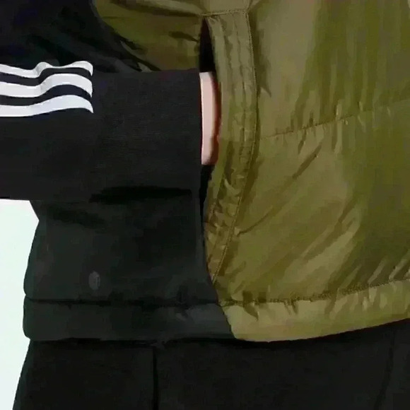 NEW! Adidas Women's XL Sportswear 3-Stripes Insulated Zip Vest - Picture 8 of 8